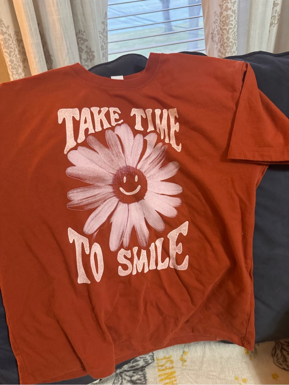 Old Navy Rust Short-Sleeve Tee with White Daisy Graphic